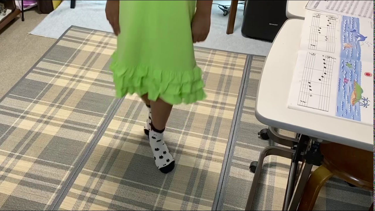 3拍子のステップ　豊明市くらた音楽教室