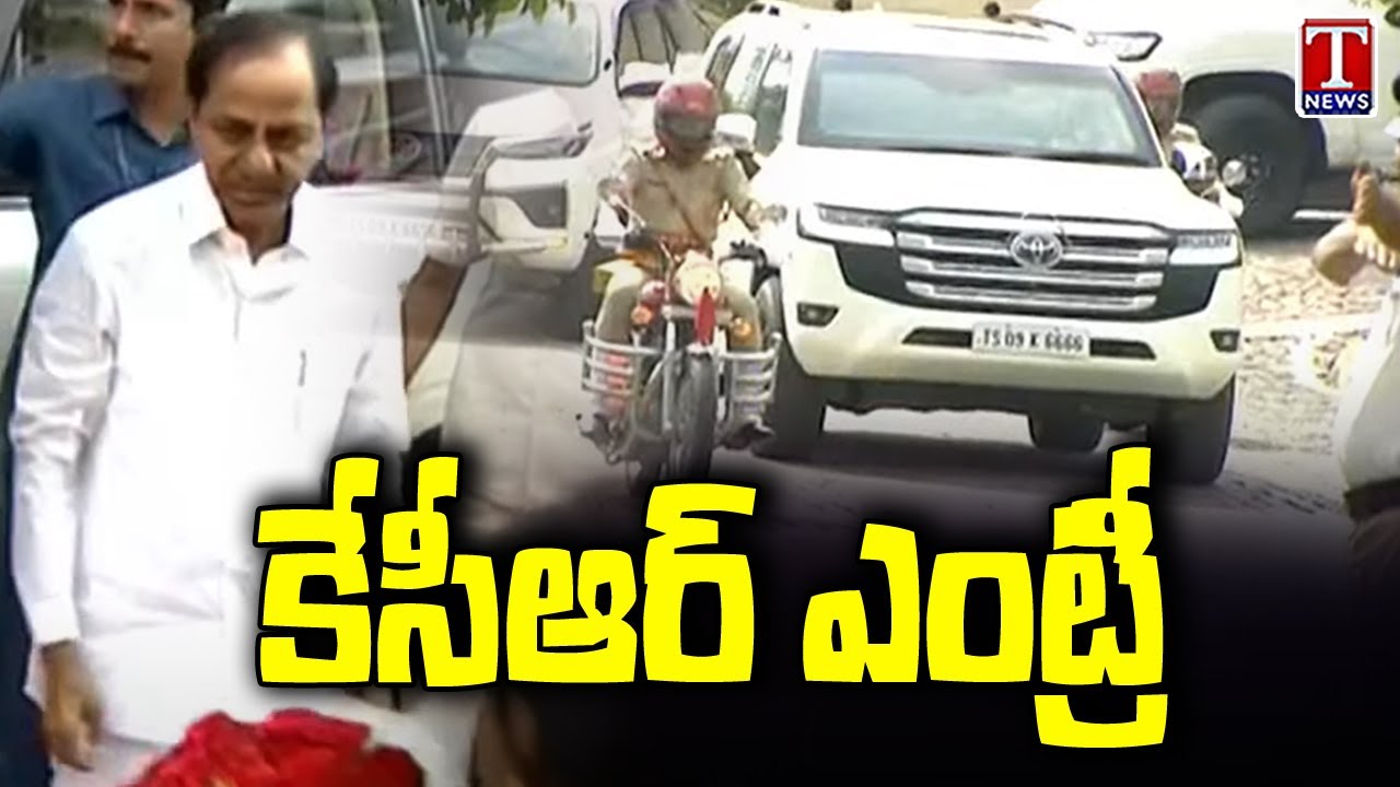 CM KCR Entry At Swathantra Bharatha Vajrotsavalu Closing Ceremony at HICC | T News