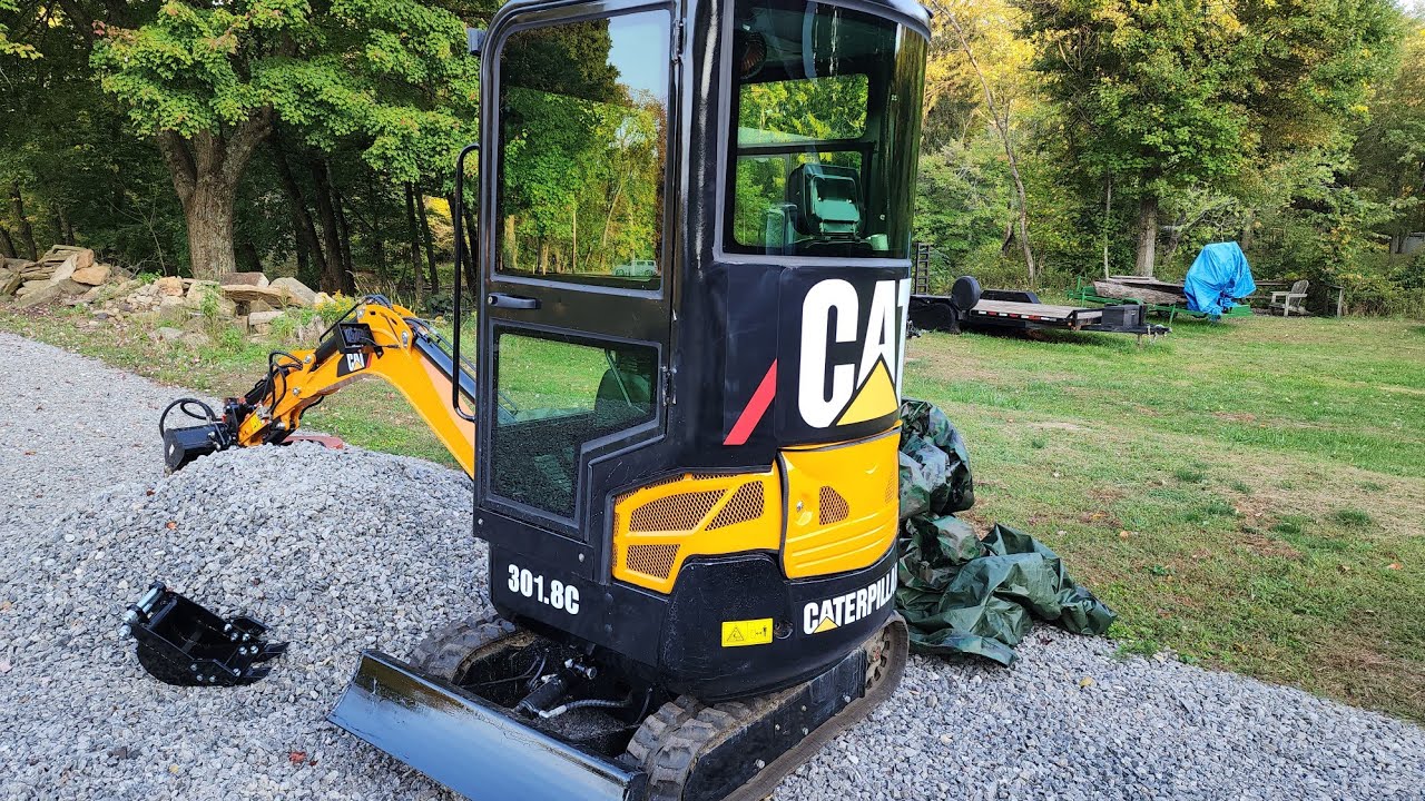 First Oil change (Engine and Hydraullic) on Chinese excavator and New decals! Meet the CAT 301.8C!