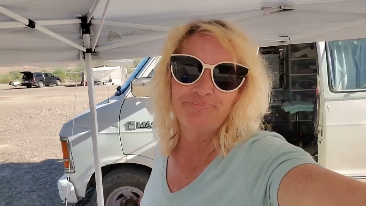 Я снова в Quartzsite. 31 октября &mdash; вечеринка. Хэллоуин. Открыт набор бесплатных подарков.