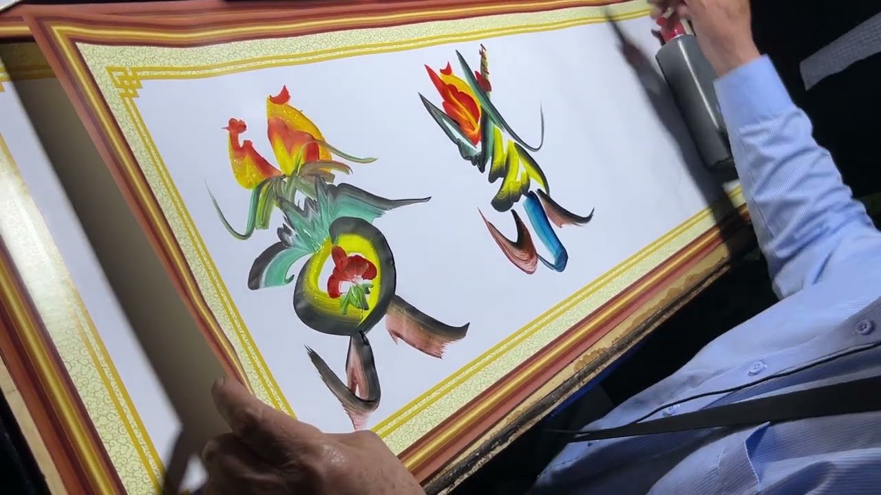 Street Art in the night matket: Drawing with Chinese names