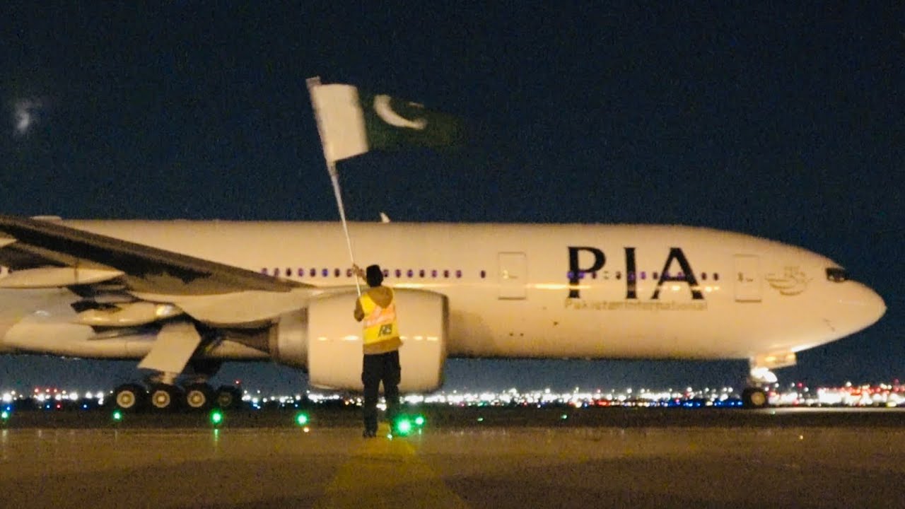 Amazing PIA Boeing 777 Toronto To Lahore PK790 UP CLOSE!