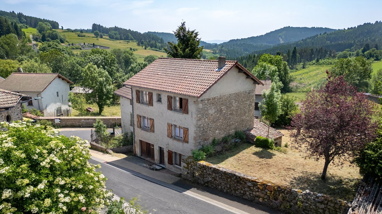 I@D FRANCE / Maison à vendre /Saint-Bonnet-le-Chastel 63324