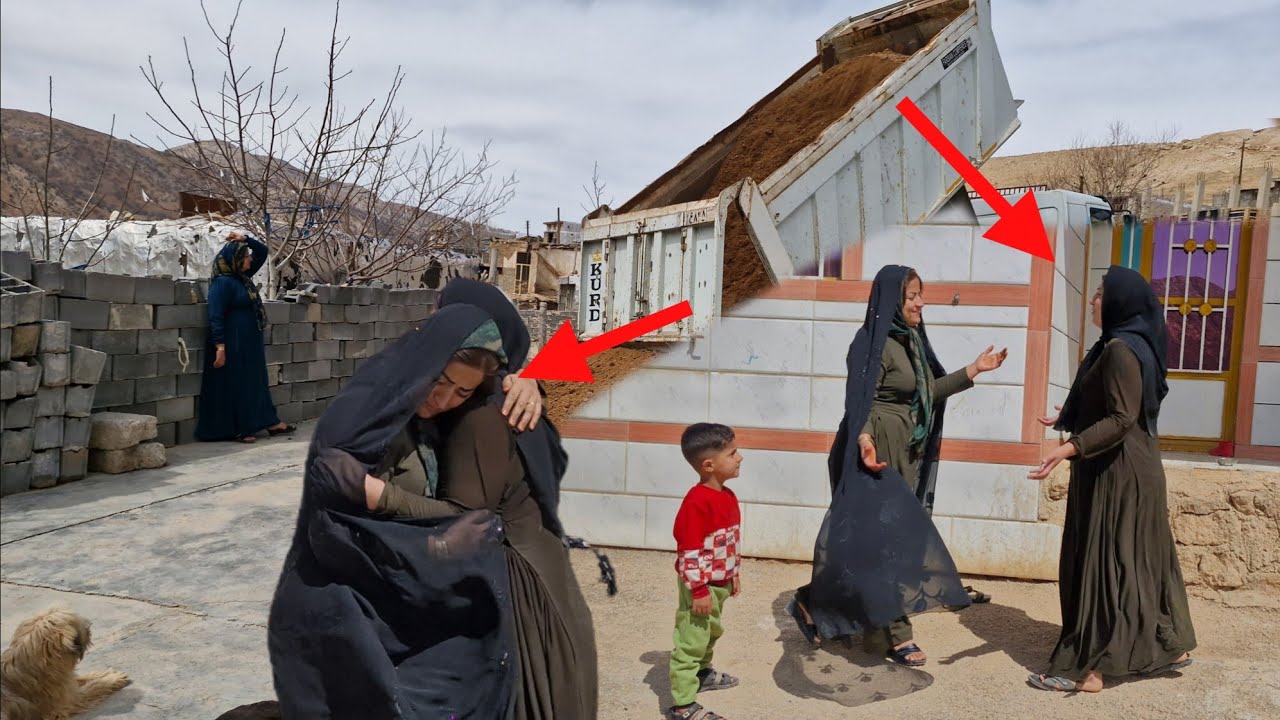 In Dodel Amina with her sister after being upset by Sajjad