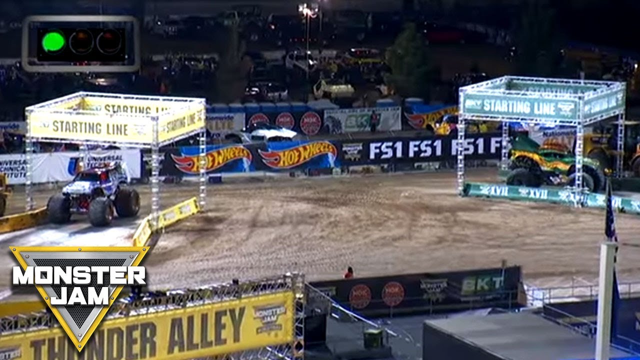 Lucas Oil Crusader vs Dragon | World Finals 2016 Racing Round 1 | Monster Jam
