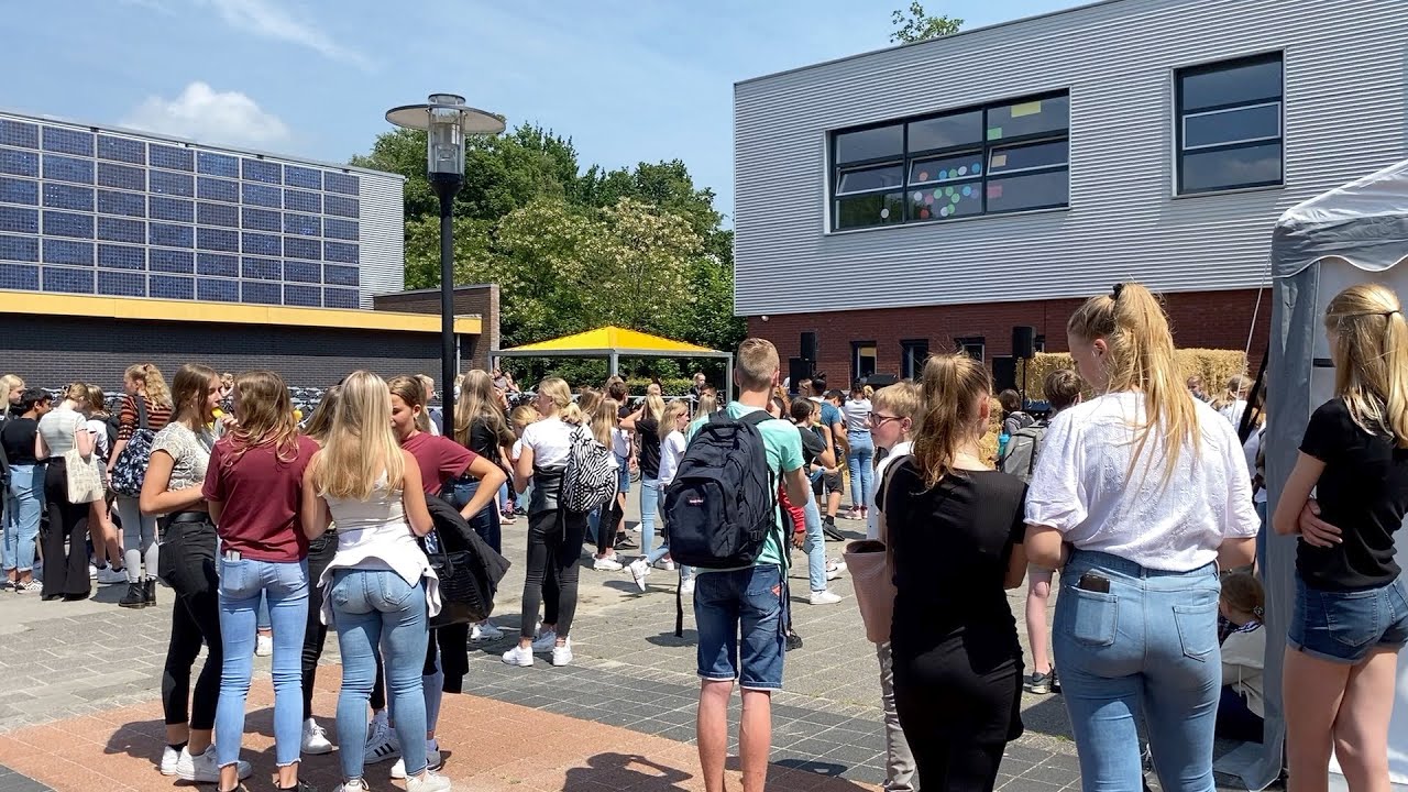 Feestelijke laatste schooldag op CSG Liudger in Burgum