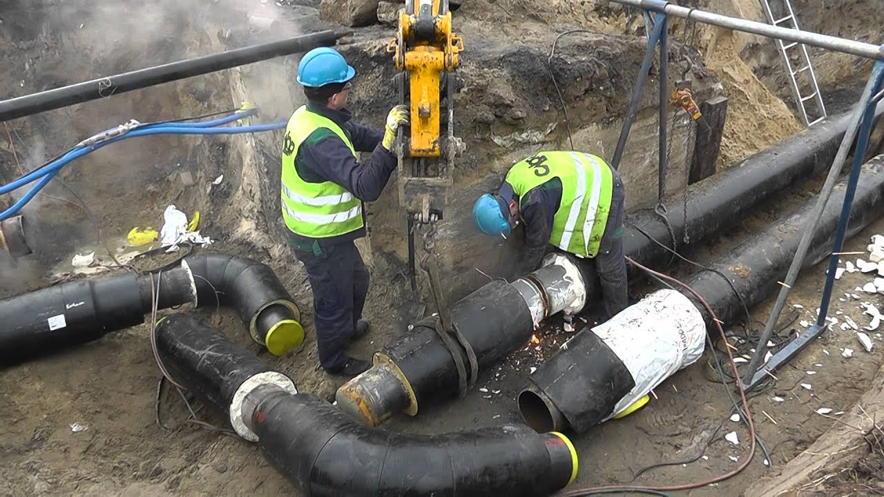 Ciepłownicy w Świeciu podłączają 260-metrowy odcinek nowego rurociągu