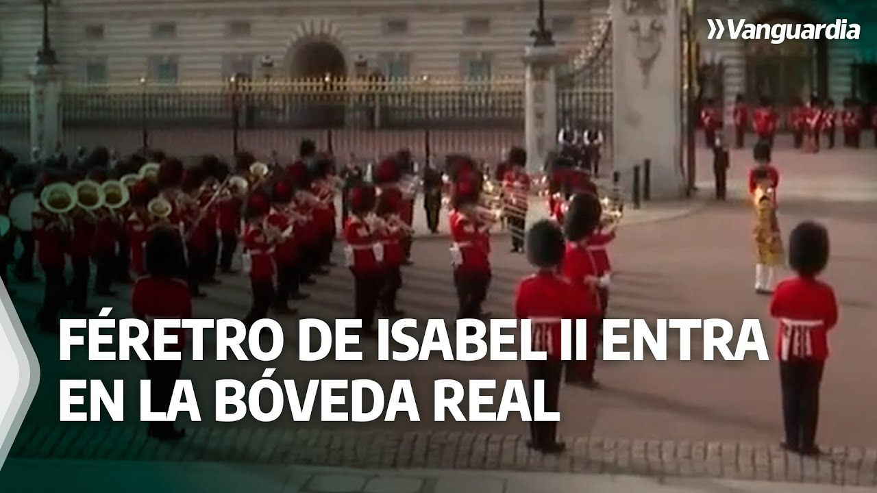 El féretro de Isabel II entra en la bóveda real en Windsor | Vanguardia