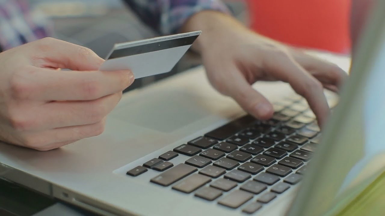 Expert offers advice on how to manage credit card debt during COVID-19 pandemic