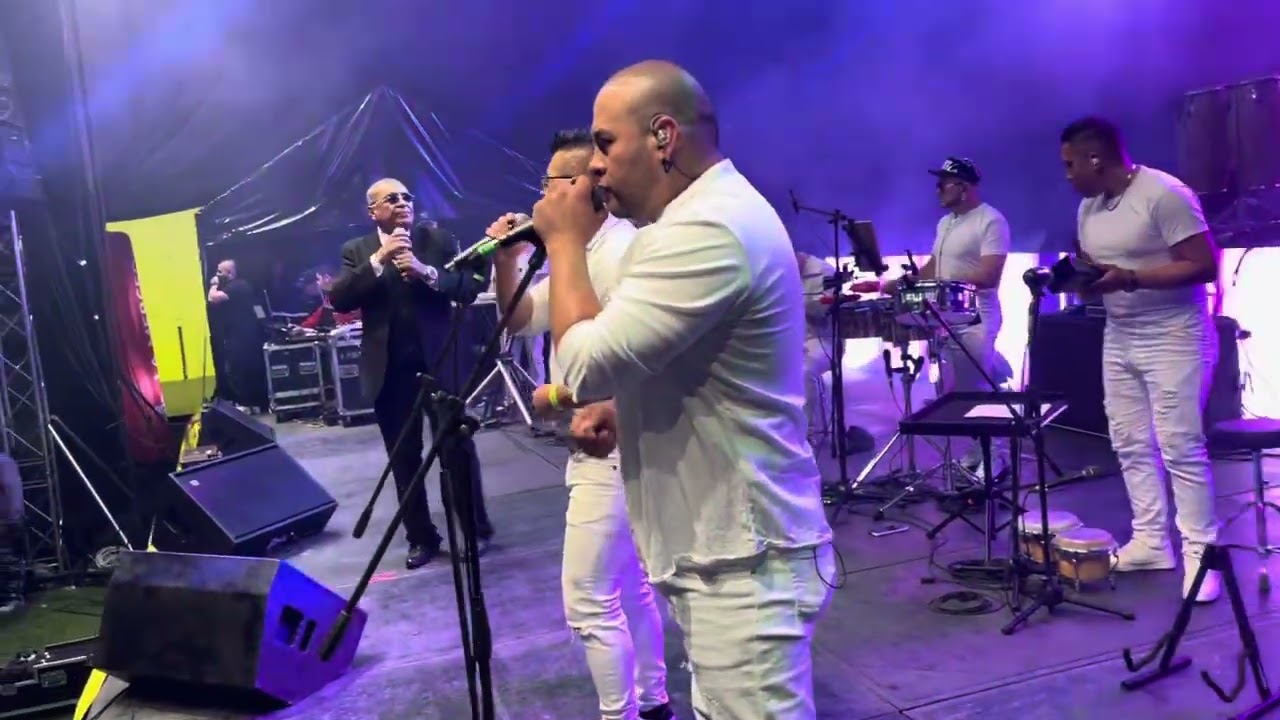 Un Amante como yo. Su Majestad orquesta - Carlitos Romero