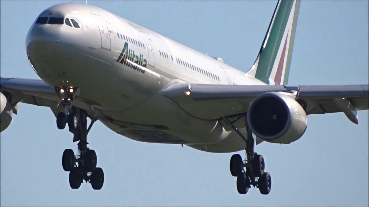 [12/11/2016] Windy Planespotting at Rome Fiumicino