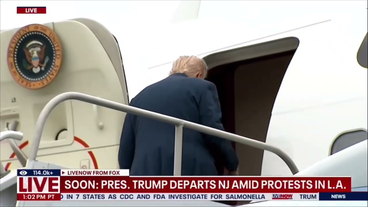 Trump trips AF1 720p default