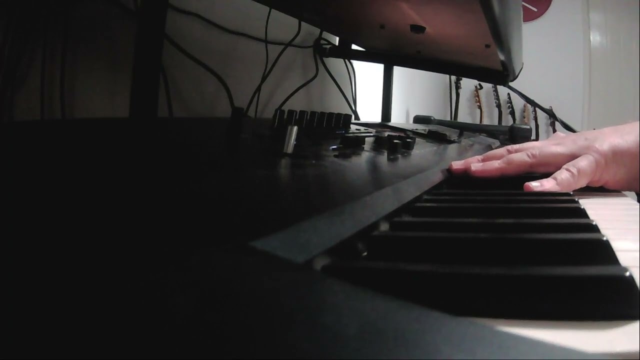 Gladys Knight & Narada Michael Walden - Licence To Kill (Bond Theme piano lounge jam on Korg Kronos)