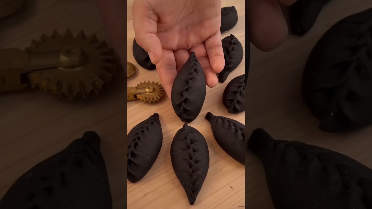 Black Pasta Dough with Charcoal 😁 #pasta #pastalover #freshpasta #italianpasta #italianfood  #asmr