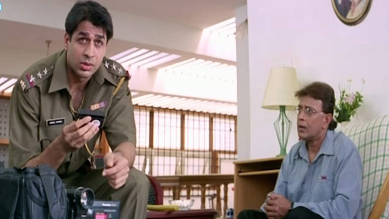 Vardi ke Peeche Chhupa Sabse Bada Gunehgaar - Mithun Chakraborty Action Scene - Chaalbaaz Movie Pt 2