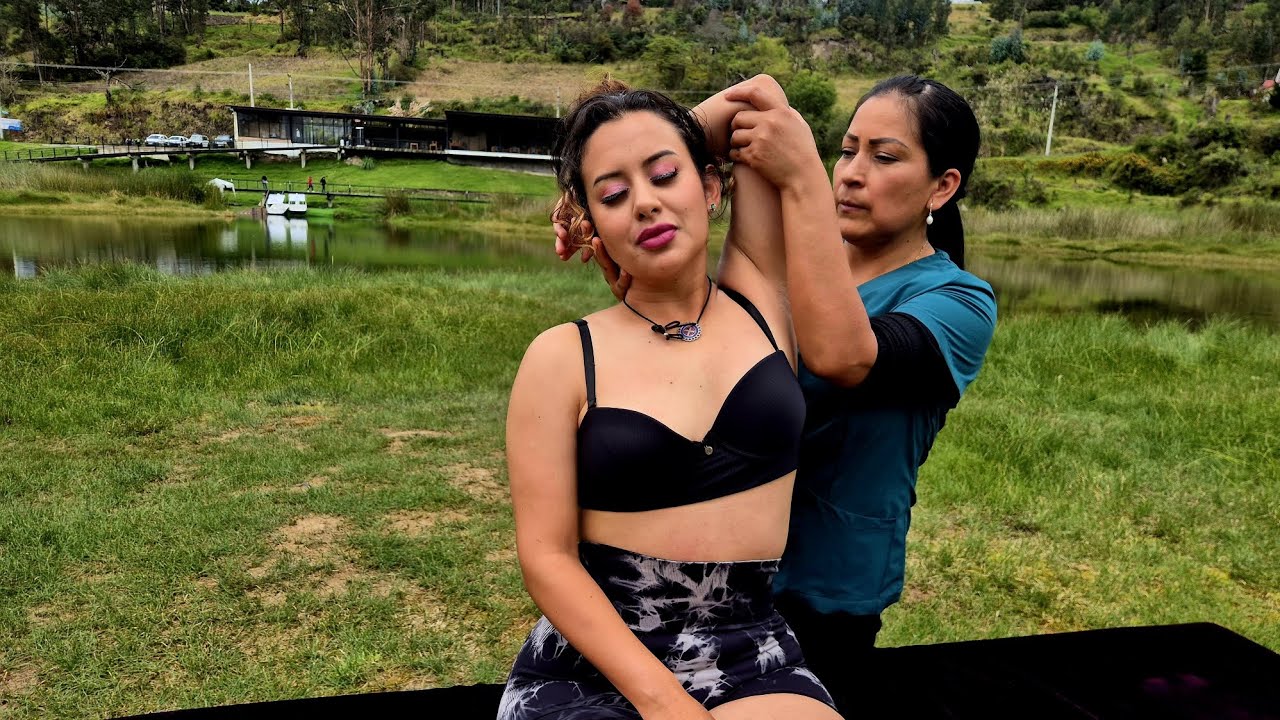 ASMR, Masaje relajante para ña espalda con Maritza Pangol & Mika