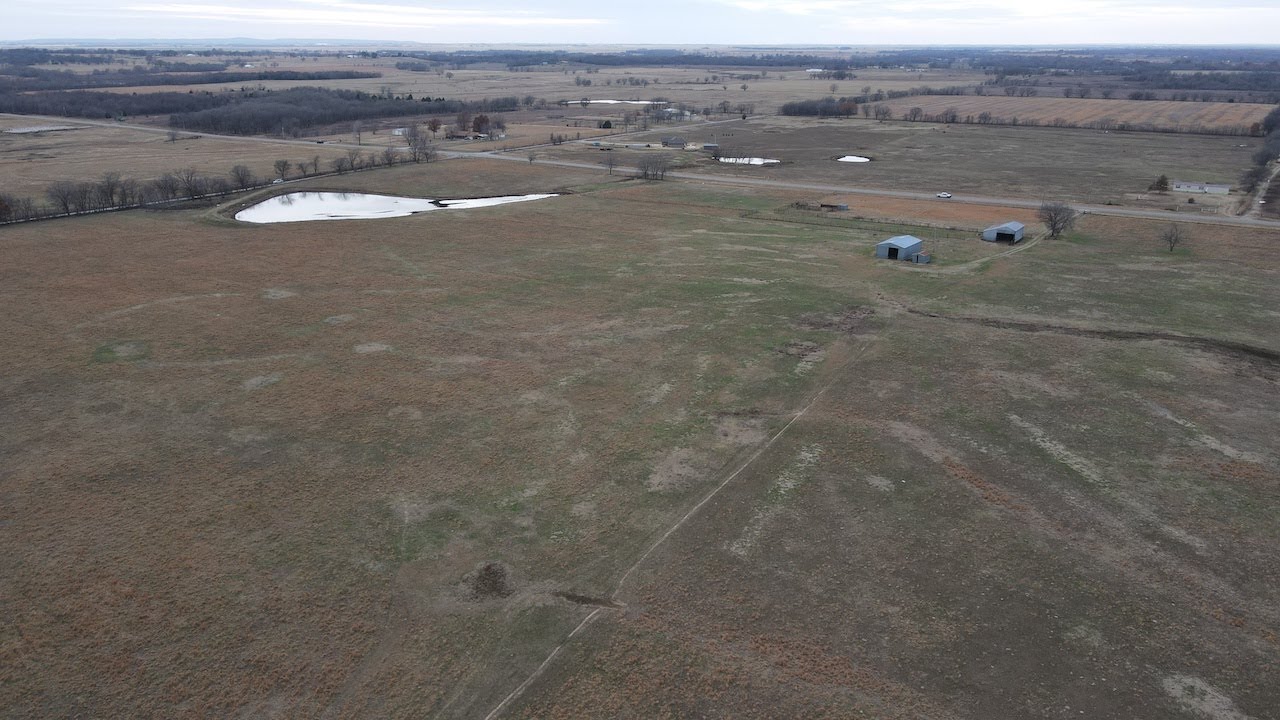 160+/- Acres of Oklahoma Land for Sale 💥 Private Ponds + Barns with Land 💥 Road Frontage & Utilities