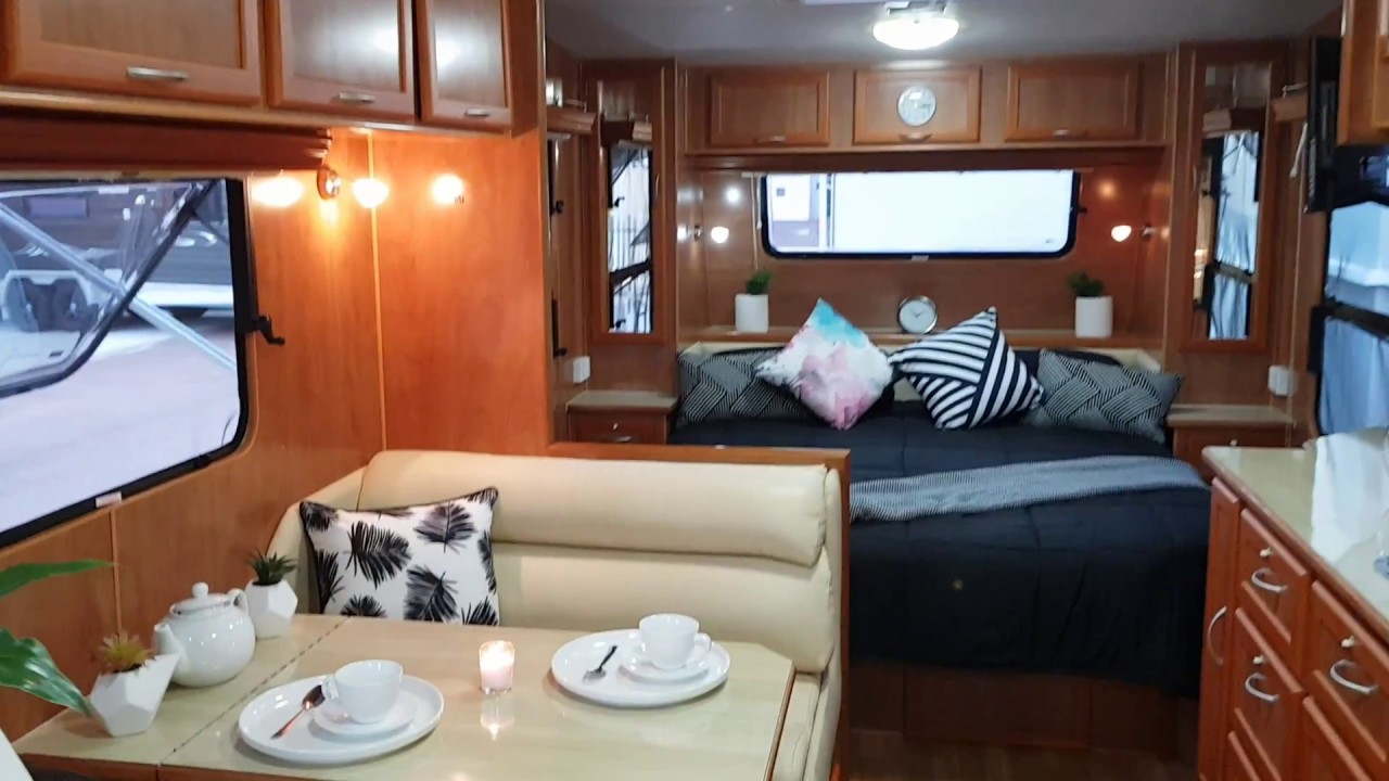 FOR SALE - 2009 Retreat Brampton Caravan - $44,990