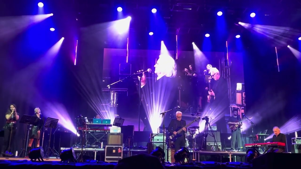 The Trevor Horn Band performing I’m Not in Love (10CC) at Cropredy 2025.