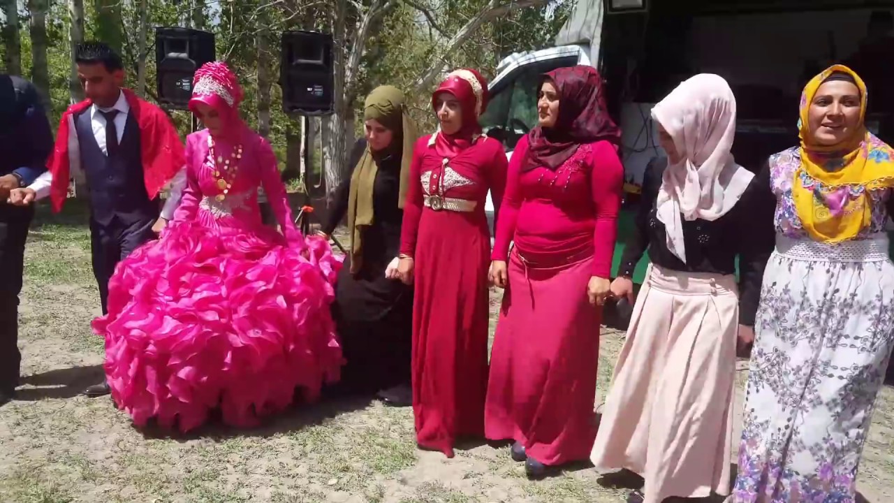 GRUP İPEK - SLAYT GÖSTERİSİ EŞLİĞİNDE GÜZEL BIR HALAY