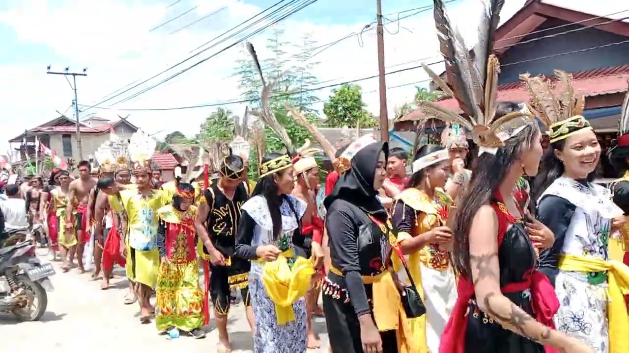 Penampilan drum band dalam Memeriahkan HUT RI