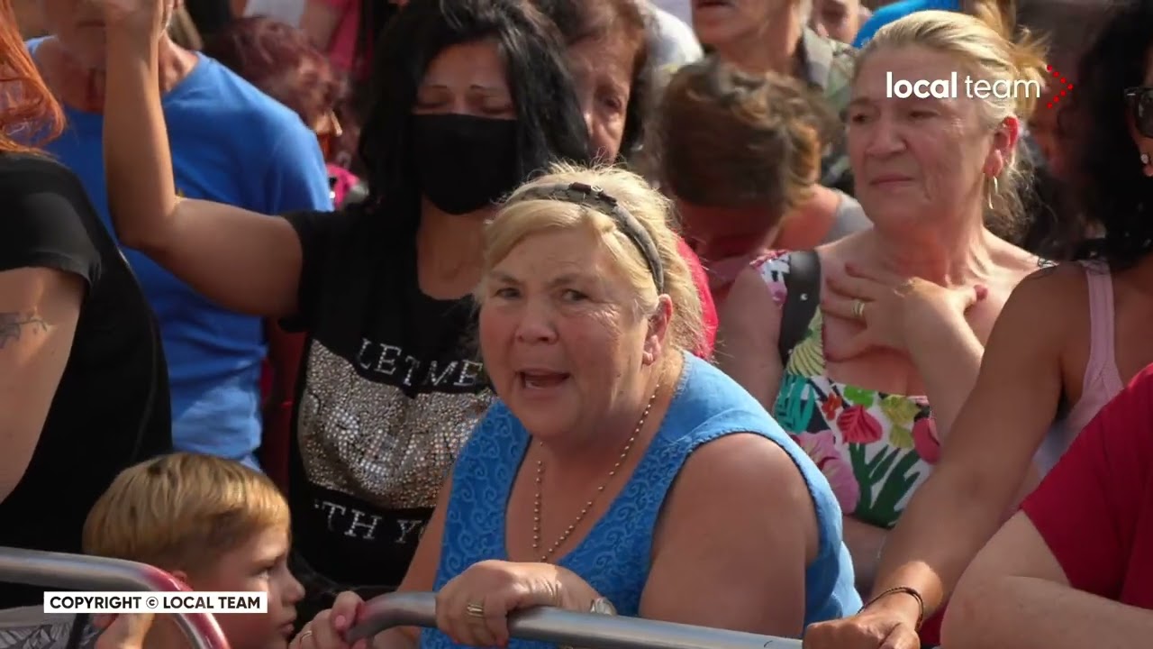 Funerali Elena Del Pozzo, la rabbia di alcune donne in piazza: 