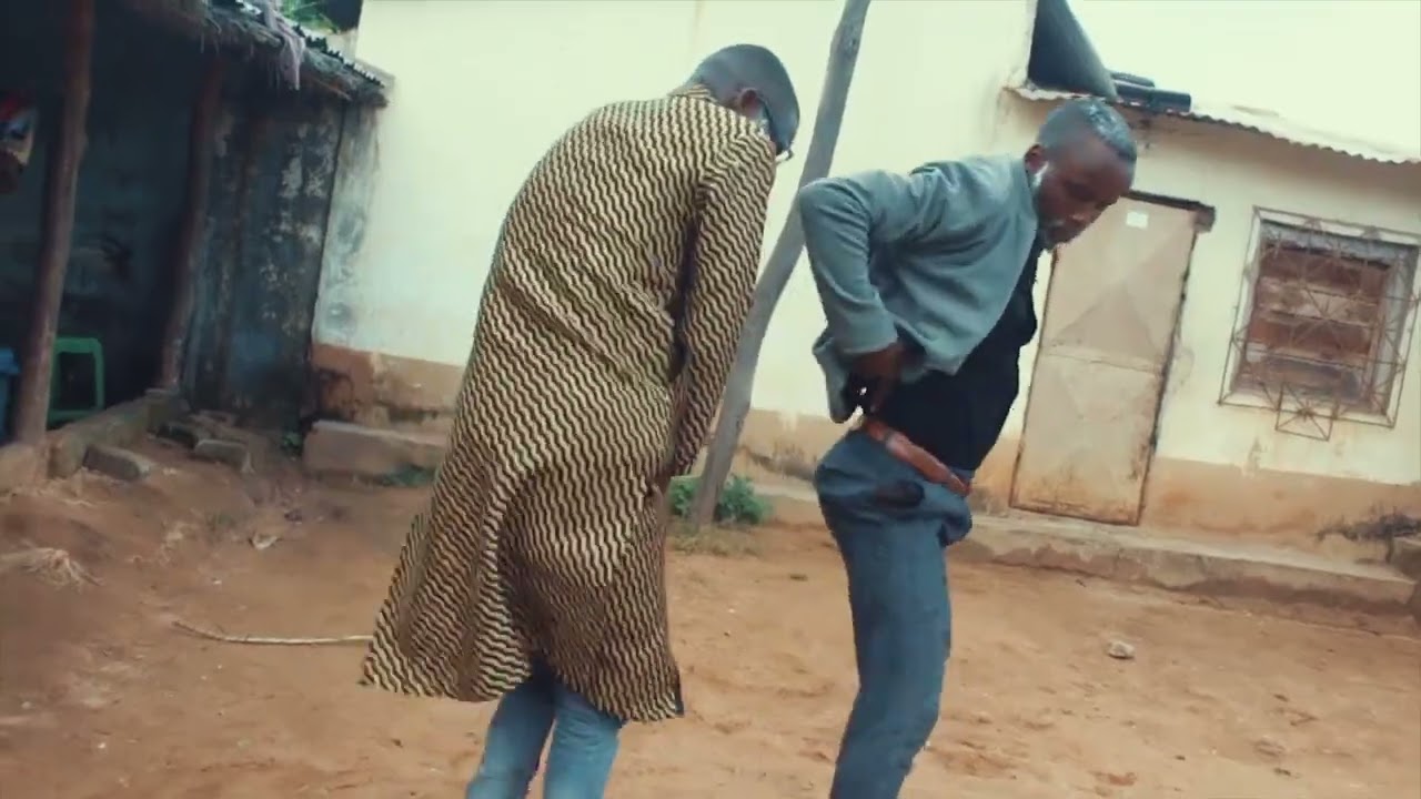Inikleizy No Mic - Papa me Provocaram (Video Oficial)