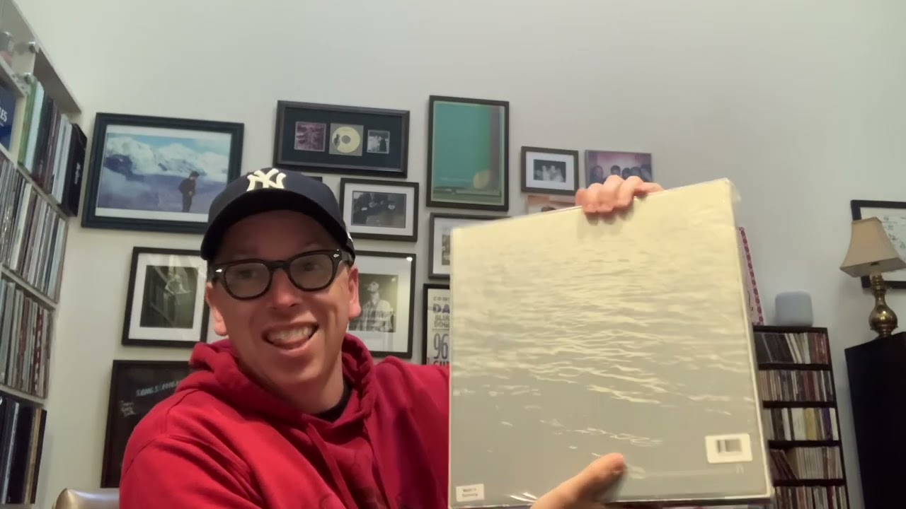 Unboxing Wilco&rsquo;s 11-LP Deluxe Version of Yankee Hotel Foxtrot