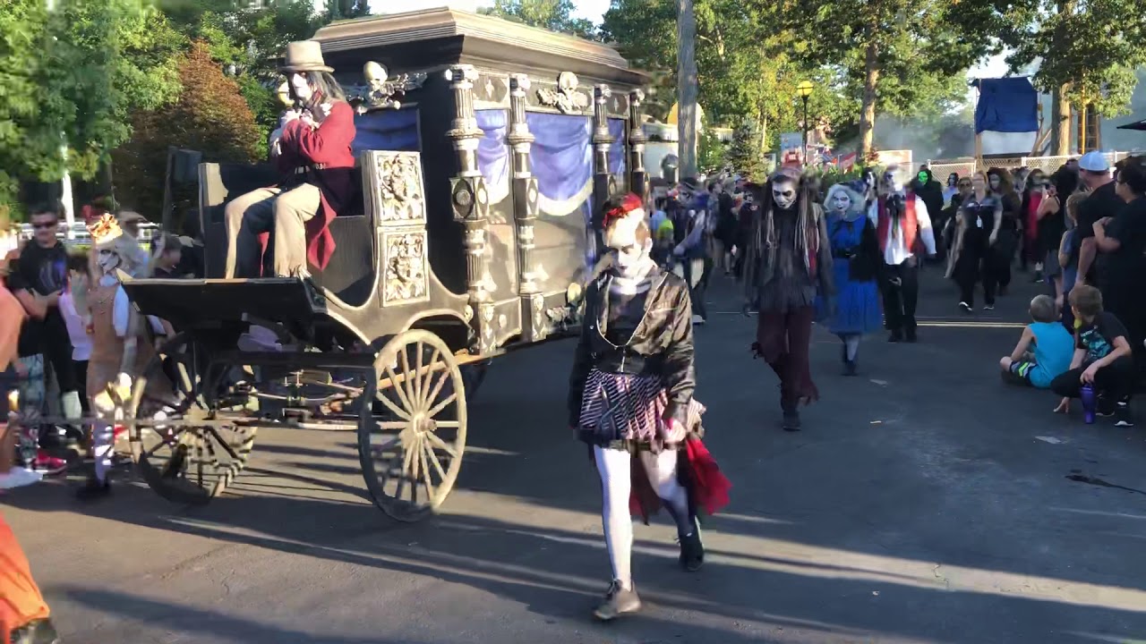 SIXFLAGS GREAT ADVENTURE FRIGHT FEST PARADE OPENING DAY 9-15-18