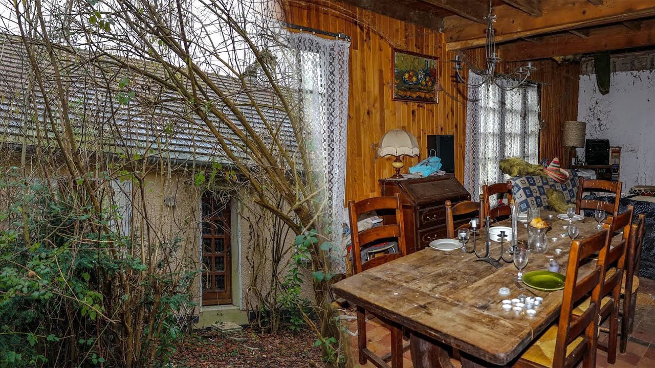 ABANDONED HOUSE Frozen in Time | A Forgotten Relic in the Woods!