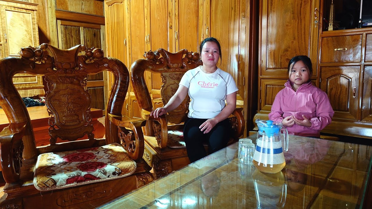 The process of building a beautiful wooden house, about the interior - Cooking harvest