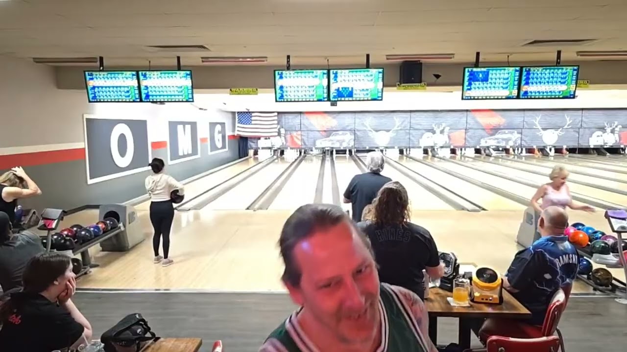 Highlight 2:00:11 - 2:05:11 from Tuesday Crazy 8's DILLIGAF vs Top Notch SW #bowling