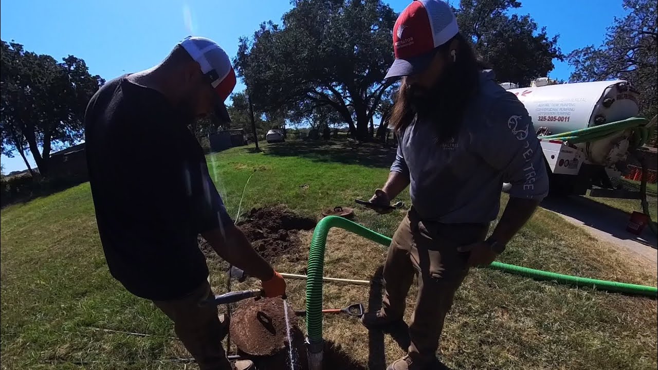Pumping out septic tanks with my brother 💩