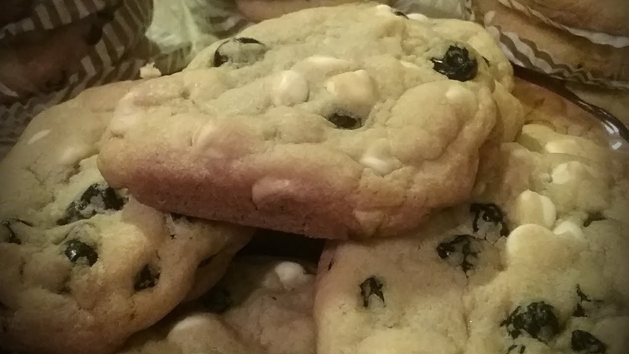 How To Make White Chocolate Chip Cookies With Blueberries