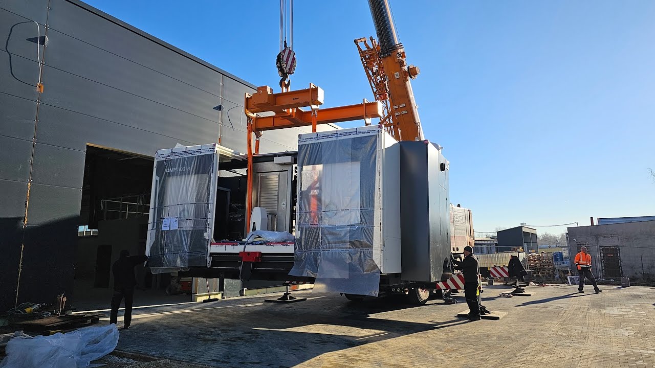 Specialtech dostawa nowej maszyny DMG MORI DMF 300