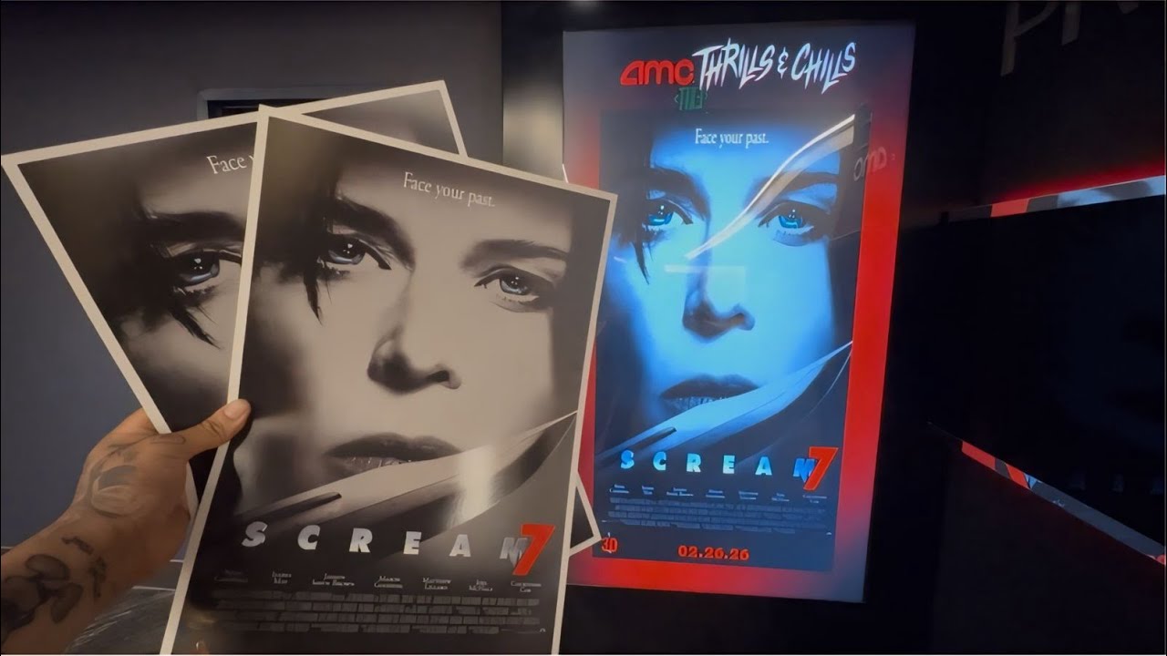 Отпраздновал свой день рождения на мероприятии для фанатов фильма «Крик 7» в кинотеатре AMC в Uni...