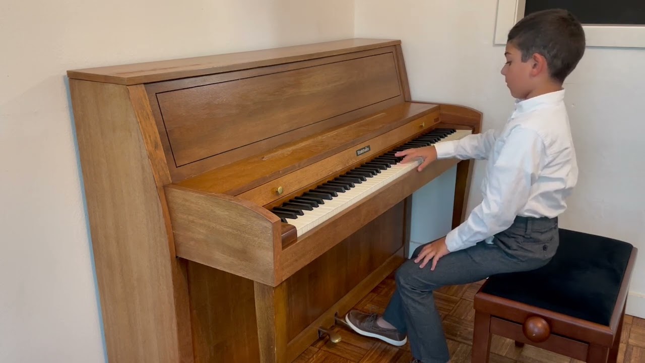 Arno Babajanyan - Melody performed by 8 year old Andranik Khachatryan