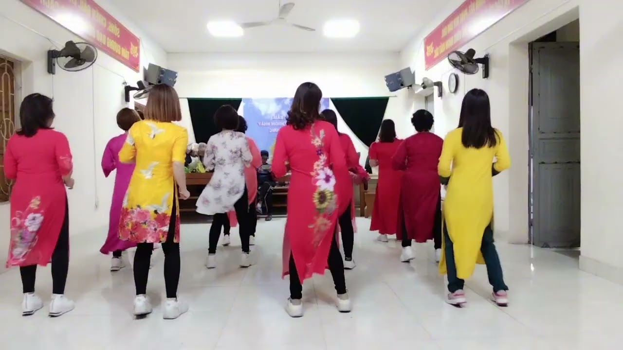 XUÂN ĐẸP LÀM SAO dân vũ HOA HƯỚNG DƯƠNG chào Xuân rực rỡ 