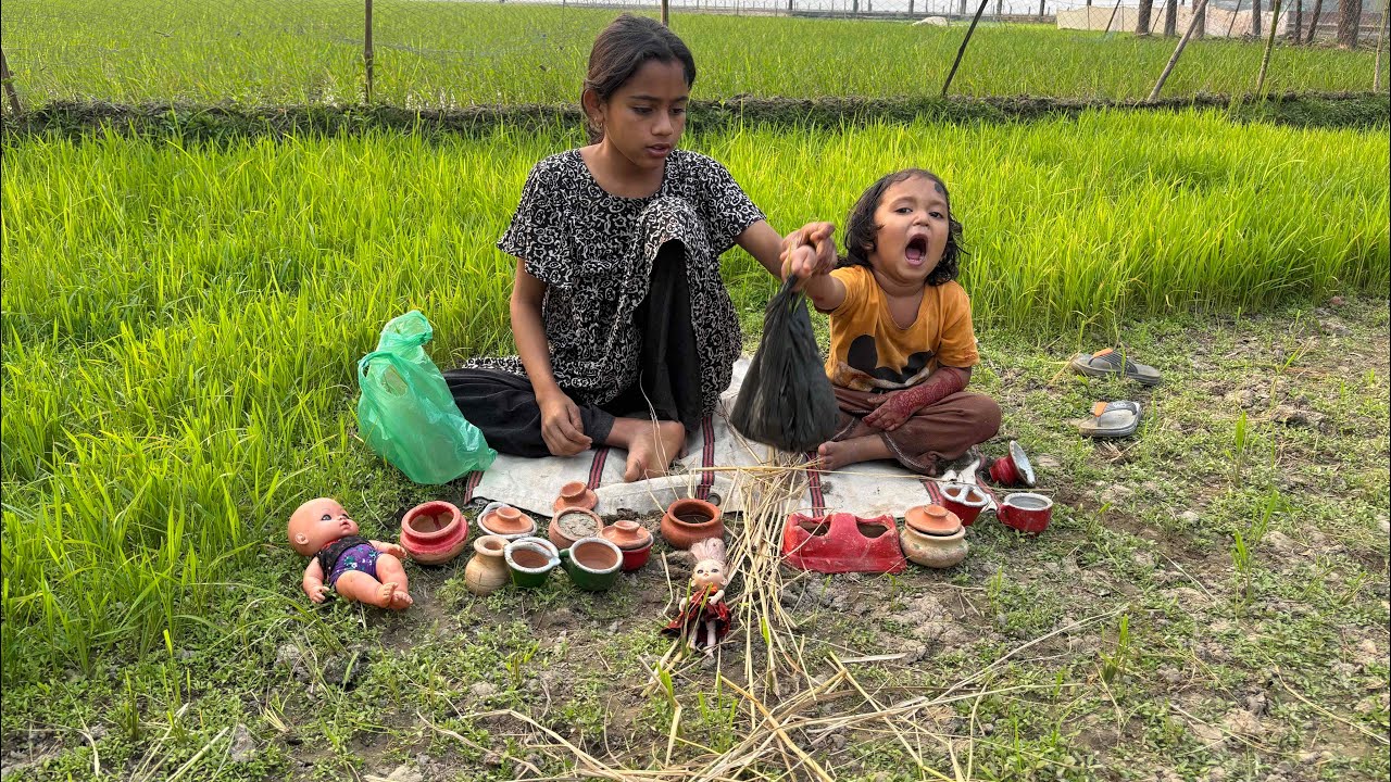 মহিমা মাঠে গিয়ে রান্নাবাটি খেললো😃রান্নাবাটি খেলা।পুতুল খেলা।Mohima| মহিমার পুতুল খেলা 