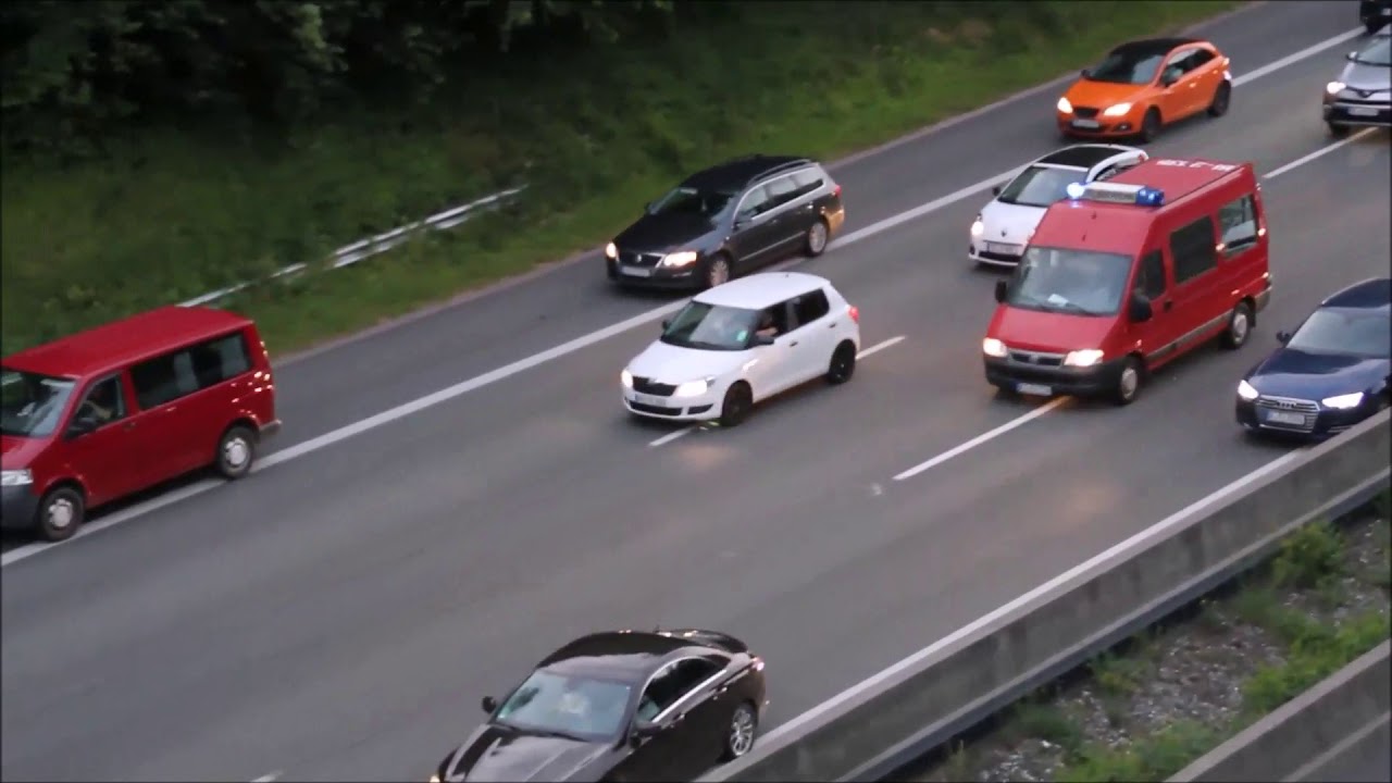 MTW der FF und Polizei müssen durch den Stau [Mit Durchsage]