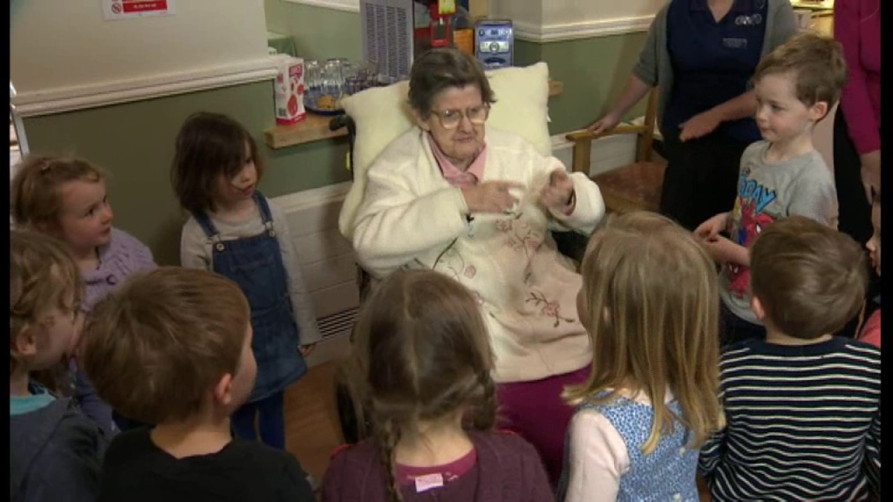 Дети из детского сада посещают детский сад Becket Hall Day Nursery в Бристоле.