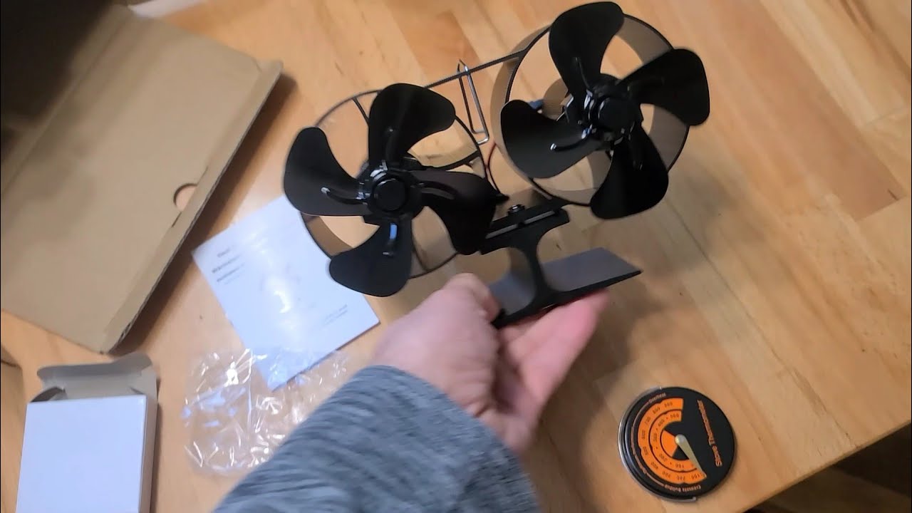 Stromloser Kaminlüfter für Holzofen zur Wärmeverteilung. Ventilator mit Wärmebild-Kamera