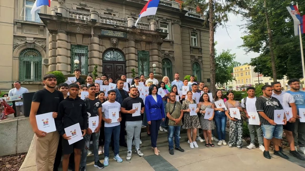 Уручене градске стипендије најбољим средњошколцима и студентима ромске националности
