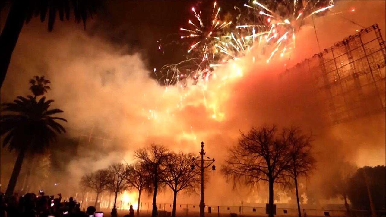 Mascletà Vertical, Nit de l'Espoli, Fallas 2017 - Pirotecnia RICASA