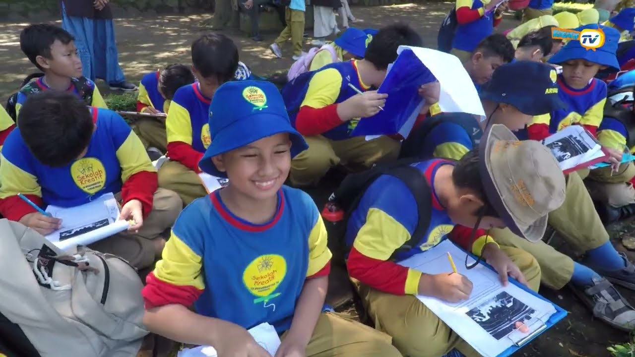 OUTDOOR Kelas 4 Serimpi-Jaipong-Saman 