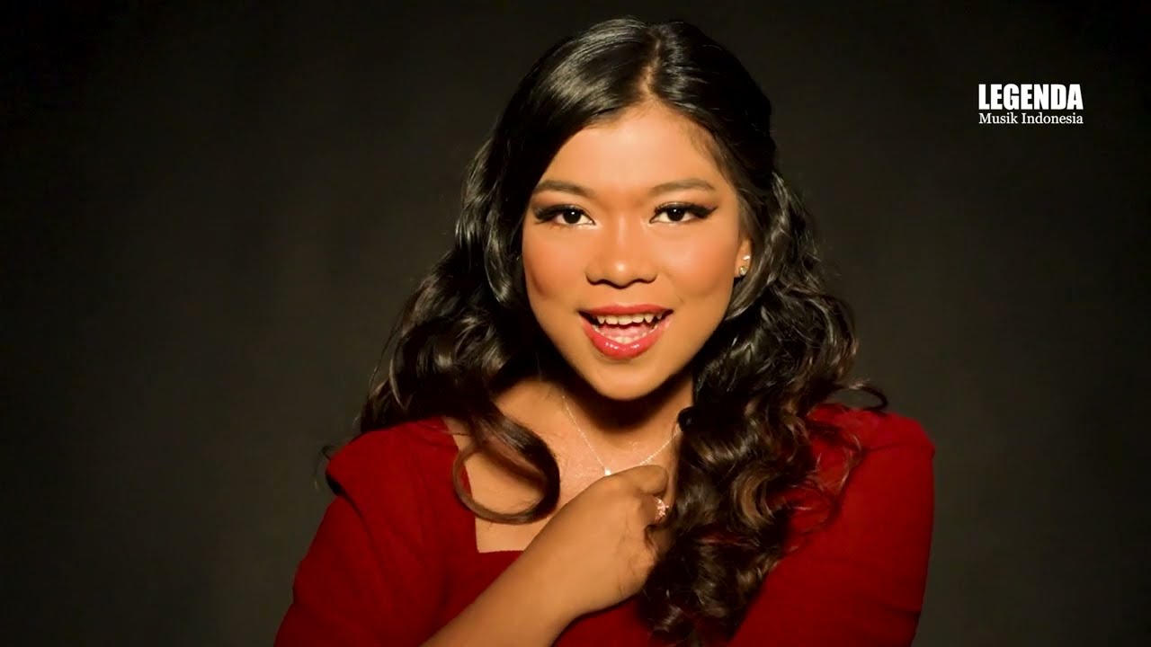 Ainun & Efan - Biarkan Aku Saja (Official Music Video)