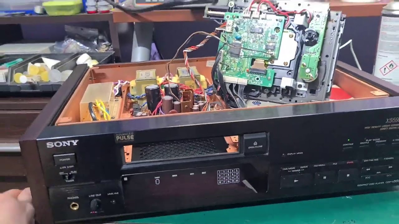 Sony CDP-X559ES (ENG Subtitles)