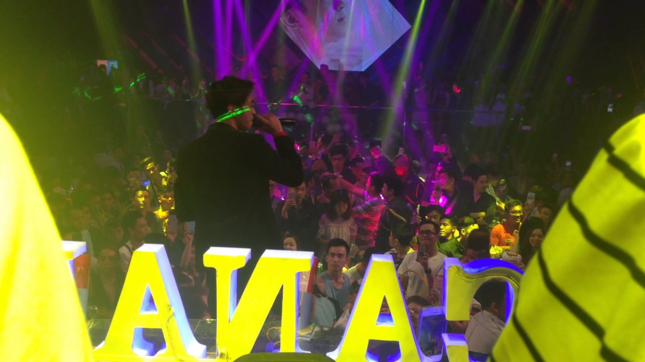 PHÍA SAU MỘT CÔ GÁI LIVE - Soobin Hoàng Sơn @Canalis Club