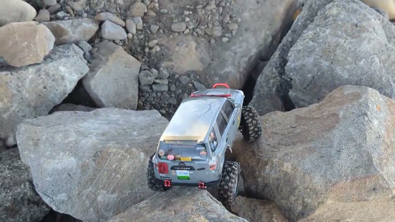 Running all my hard lines with my #scx24 #toyota #4runner The Knight 
