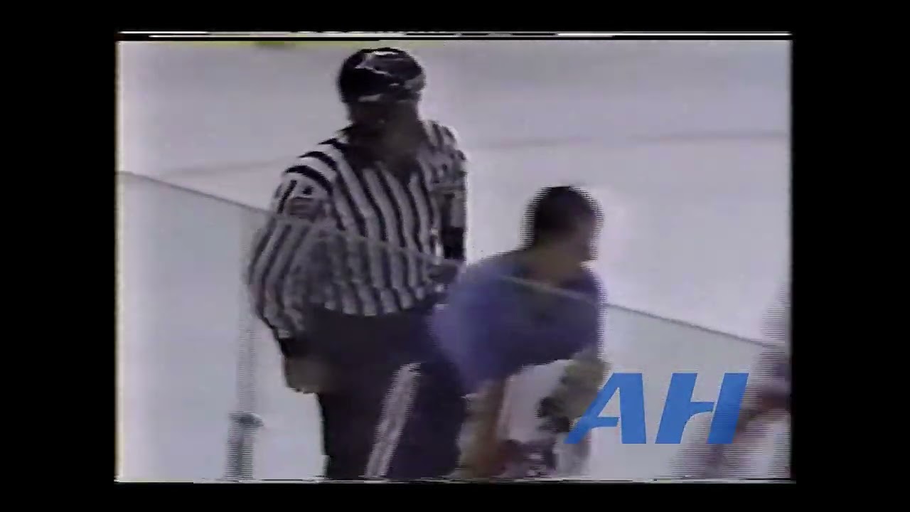 NHL Nov. 14, 1992 New York Islanders v Buffalo Sabres (R) Benoit Hogue v Wayne Presley